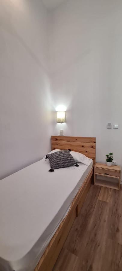 Hostal Andrea Sol Madrid Eksteriør billede