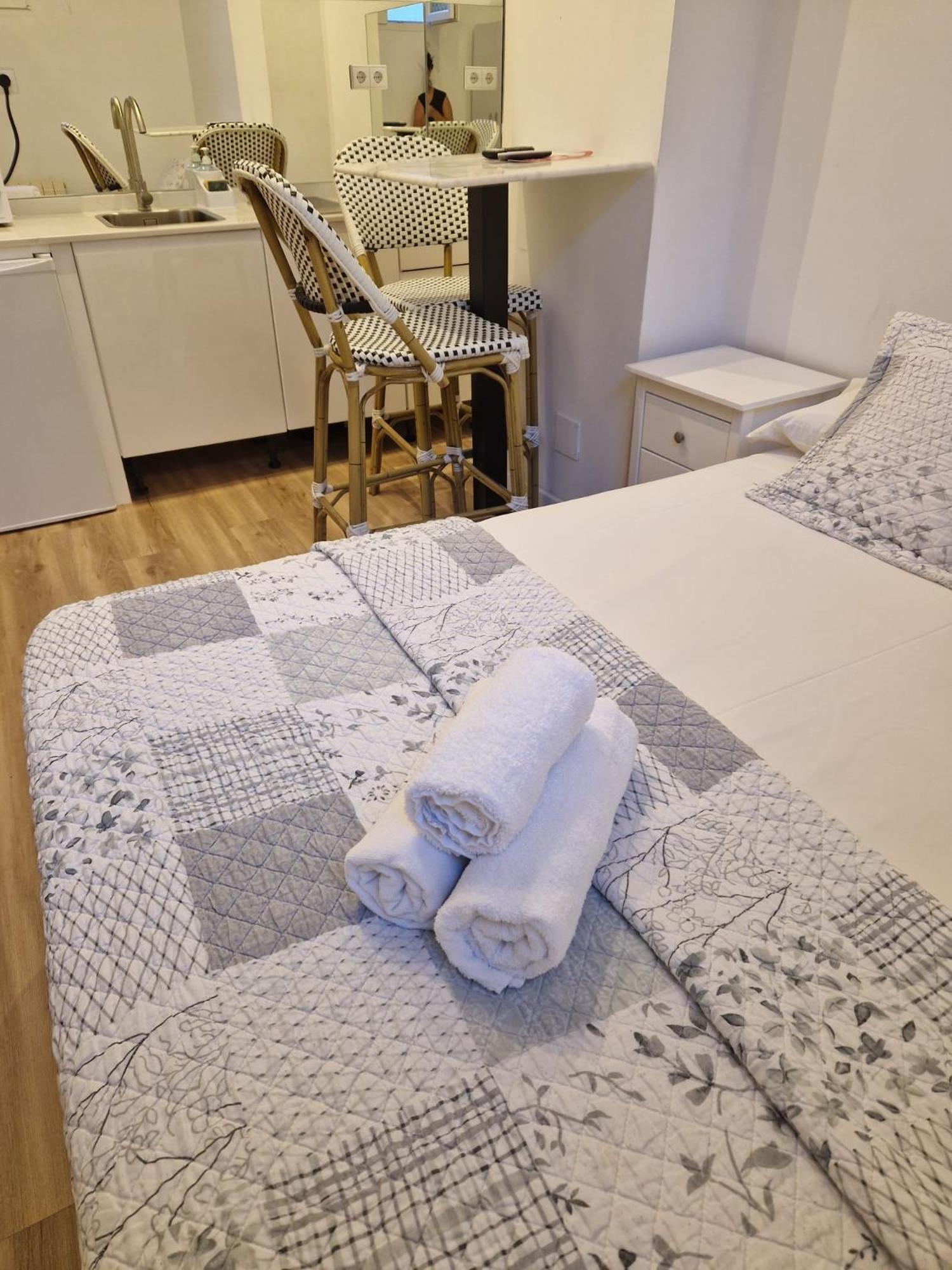 Hostal Andrea Sol Madrid Eksteriør billede