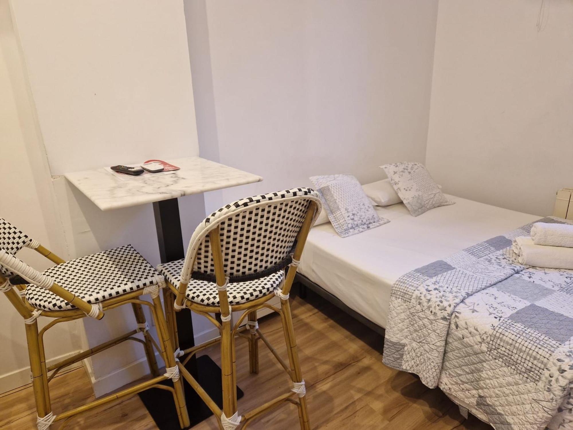 Hostal Andrea Sol Madrid Eksteriør billede