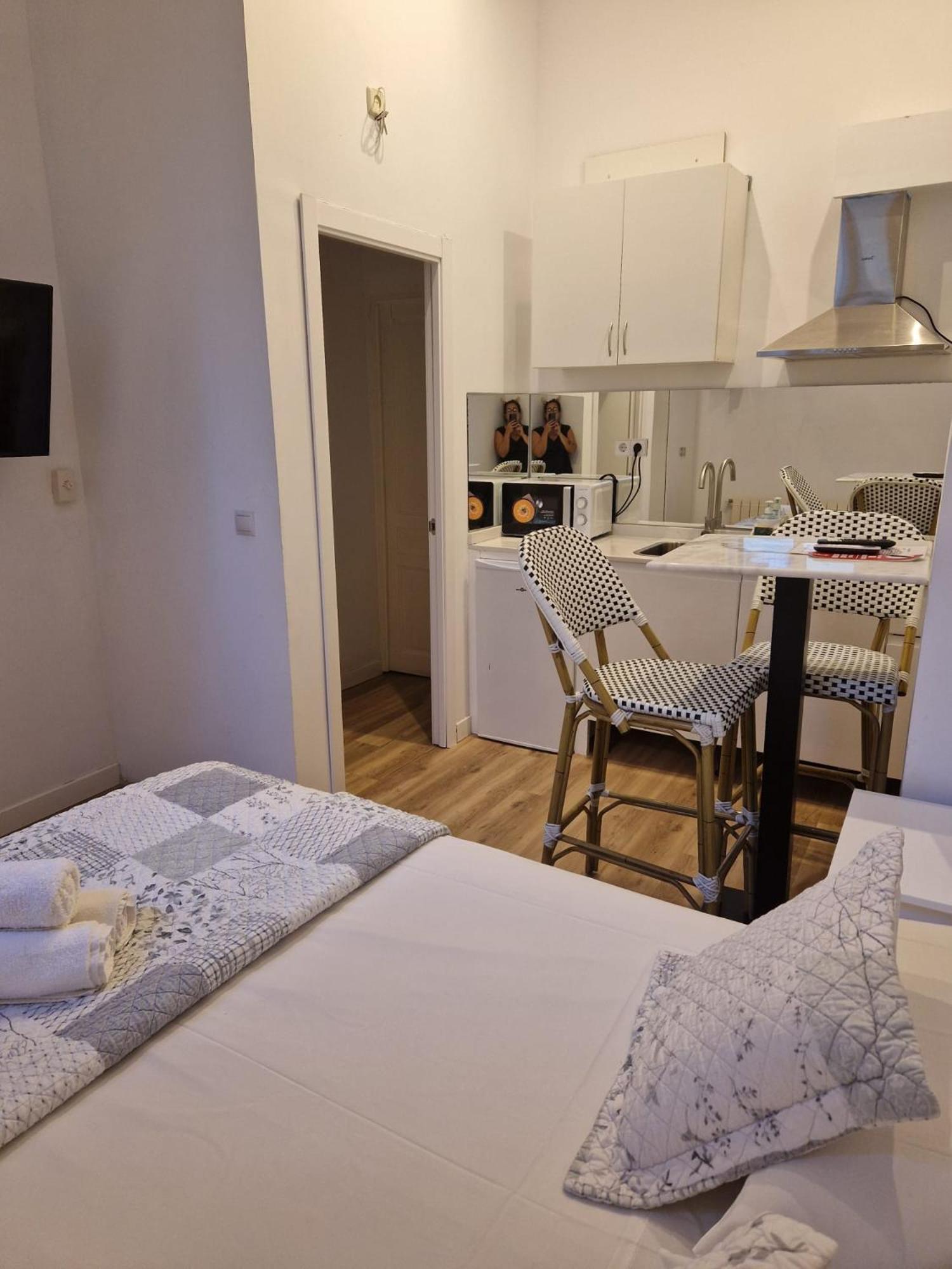 Hostal Andrea Sol Madrid Eksteriør billede